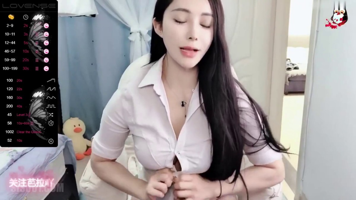 Stripchat】“啊！逼逼里全是水”长得像萧亚轩的美乳女主播「bala」销魂伸舌头，跳蛋自慰白虎粉逼