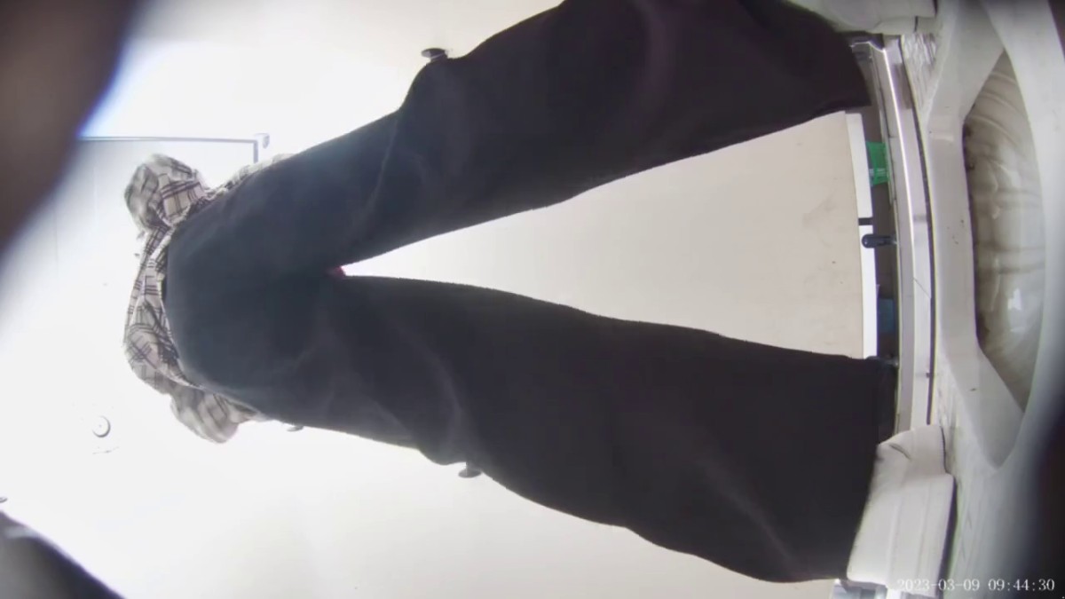 ⚫️【精品廁拍】，定點4K全景真實偸拍，職校女廁記錄超多小姐姐方便，先拍臉再拍雙洞1