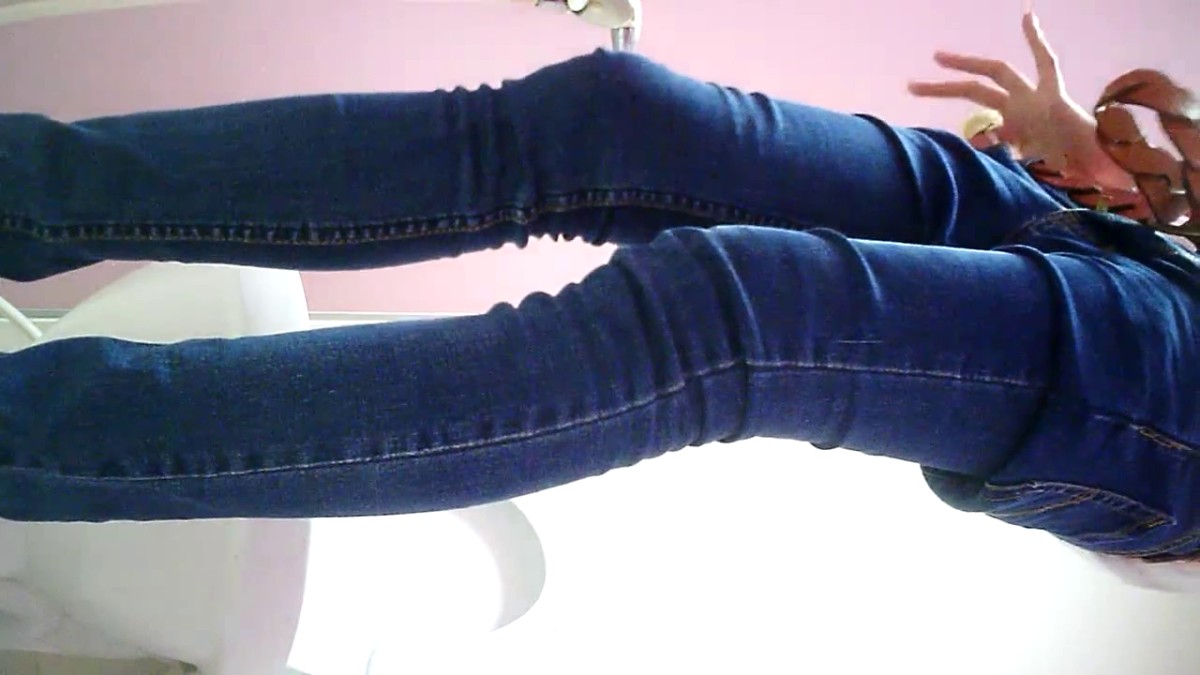 泰国旅游区女厕全景偷拍了多位漂亮美女少妇的各种极品鲍鱼23