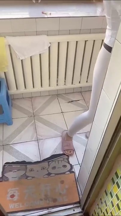 母子乱伦 身材超好小妈偷情被儿子知情，趁着做瑜伽换衣摸小穴威胁做爱，欲火焚烧插入秒射天啊