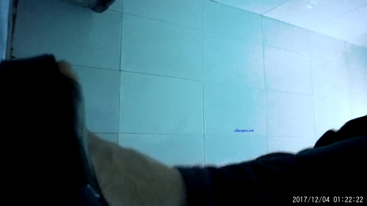 厕拍】，真实赏脸赏逼，小姐姐较多的公共女厕，脸逼同框偷拍，各种类型的妹子方便1