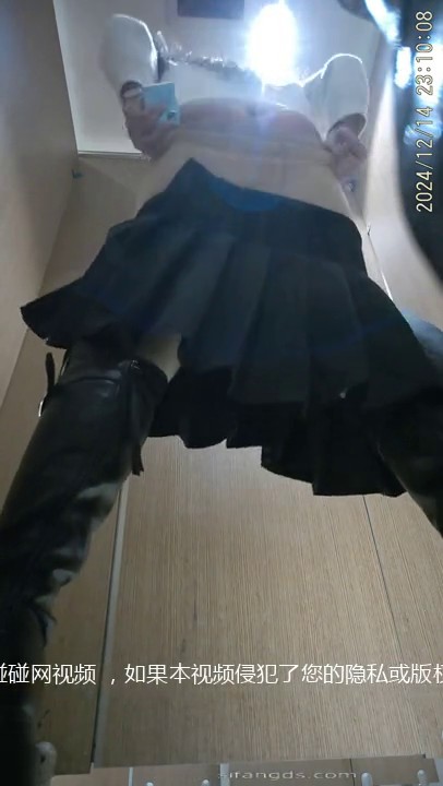 大神潜入郑州某商城女厕全景偷拍多位大长腿美女 各种极品鲍鱼4