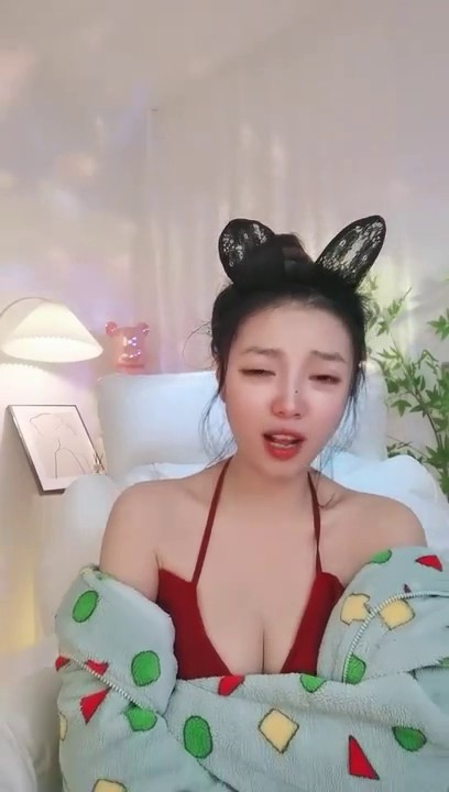 鲨鱼小辣椒】性感绝美女神 跳蛋自慰骚穴水嫩嫩浪叫呻吟不止