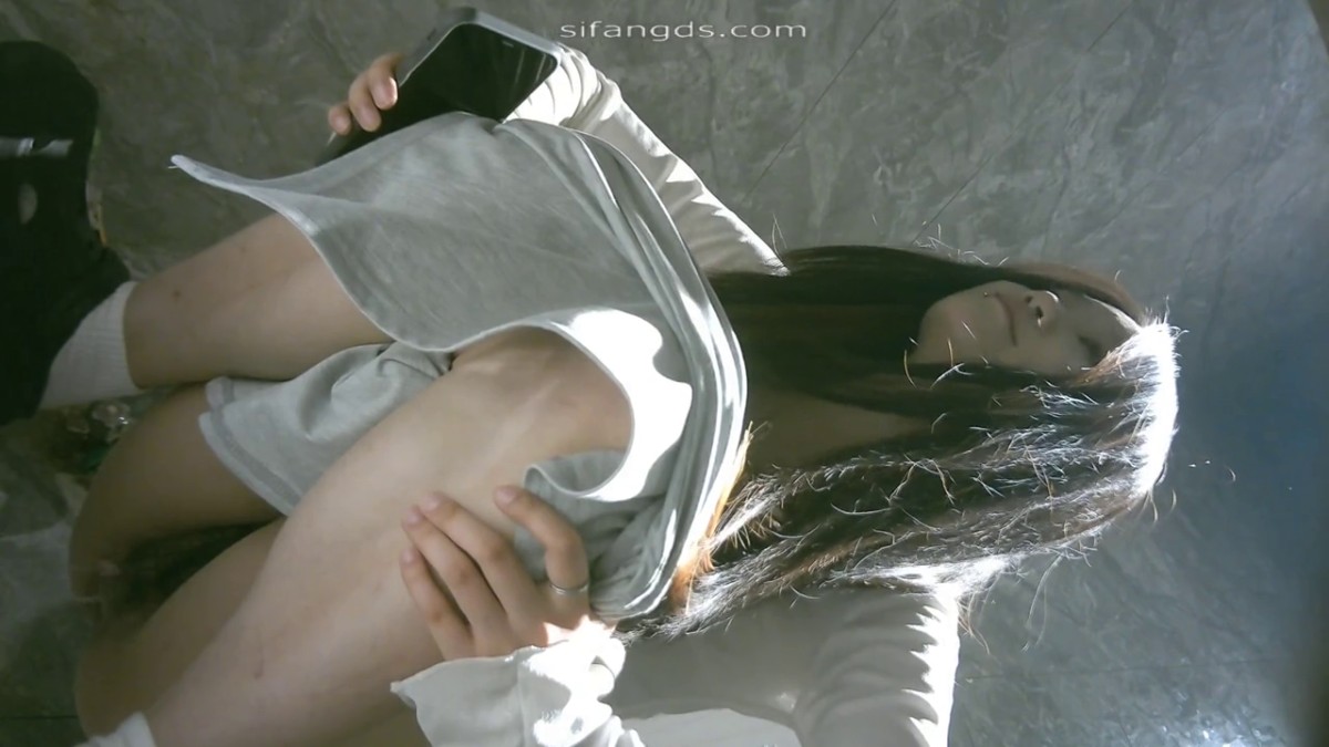 KTV女厕全景偷拍26位大长腿美女❤️各种漂亮的秘密花园5