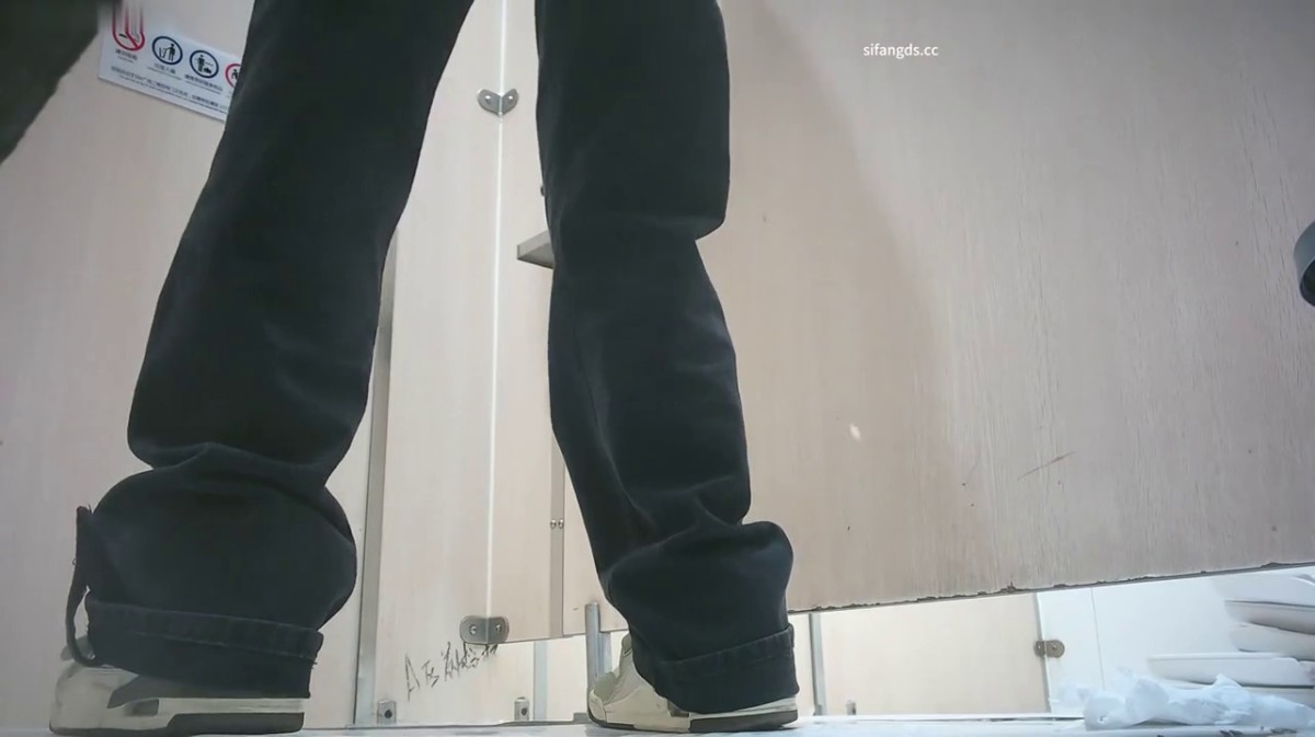 商城女厕全景后拍多位白白嫩嫩的大屁股少妇 各种不同的神秘花园