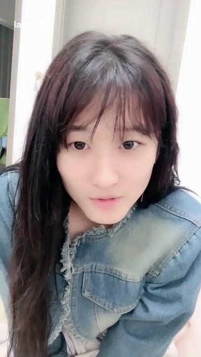 2025年5月最新，就喜欢这款，皮肤好白好嫩，【崽崽】姨妈红还扣，平台第一嫩，完美的一对大白兔1