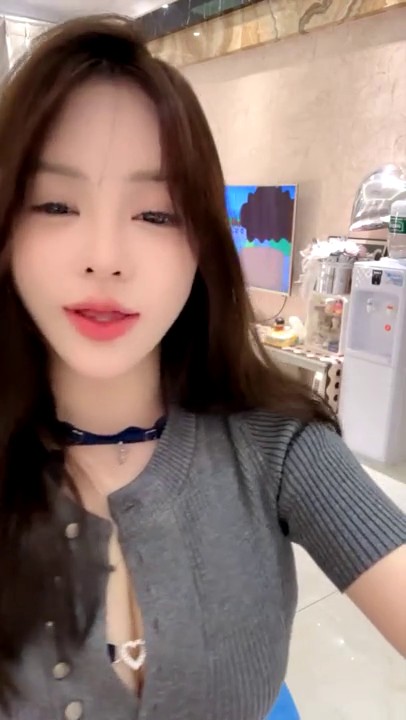 精品推荐 完美颜值巨乳女神『炸土豆』顶级尤物性欲高涨自慰喷水