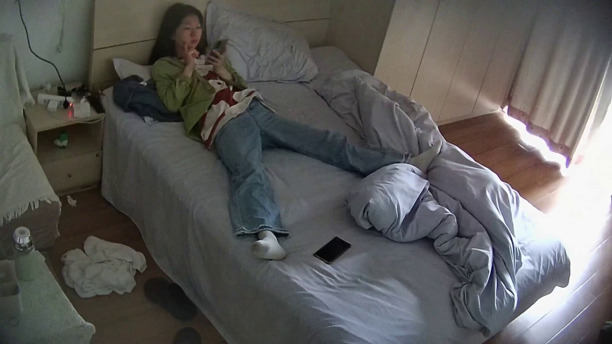 六月最新流出大学城附近钟点炮房 摄像头偷拍学生情侣渣男趁白袜女友不注意取下套子内射两次