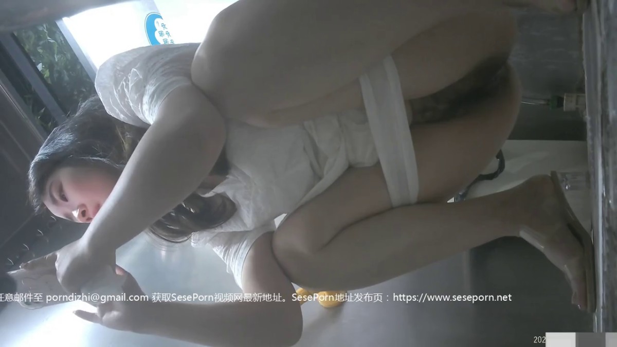-学院女厕偷拍白色连衣裙美少妇 肥鲍鱼一条细长缝