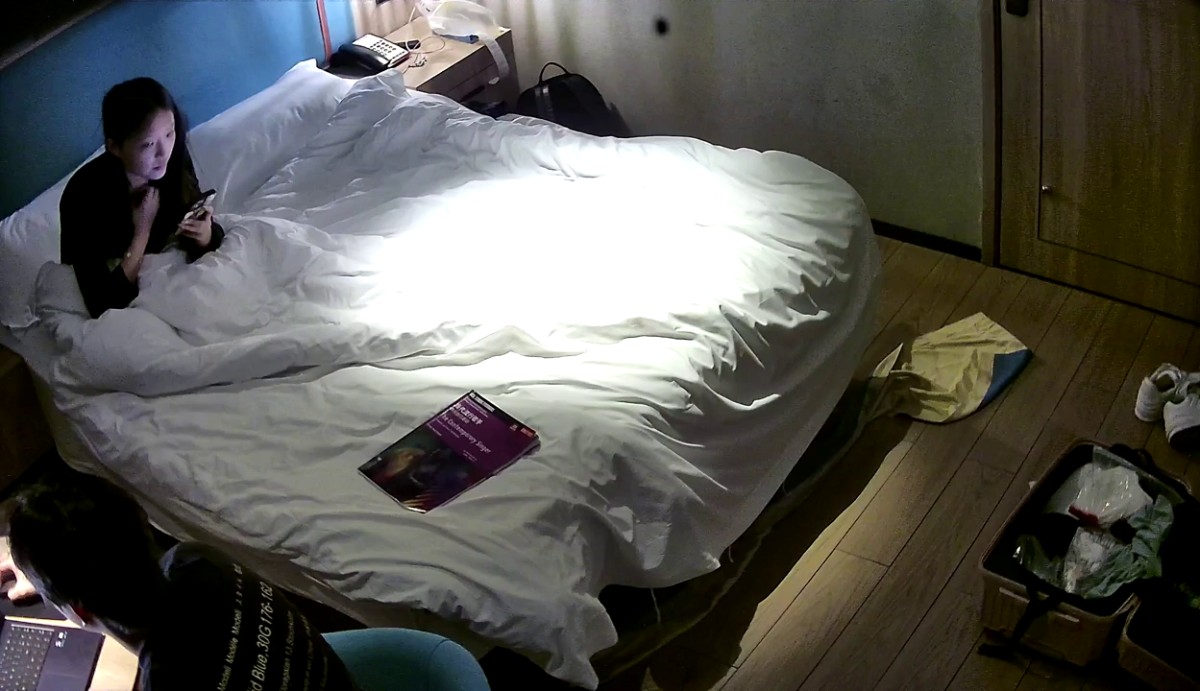 9-28新流出 安防酒店偷拍精品作者强推 谁家女朋友被抱起来操对白清晰，叫床真好听