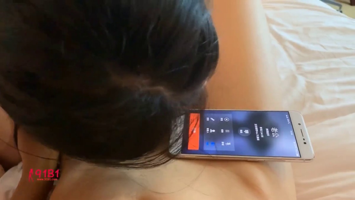 呆哥最新打电话系列之老公出差打电话来查岗钢牙妹撒谎说在跑步1080P高清原版