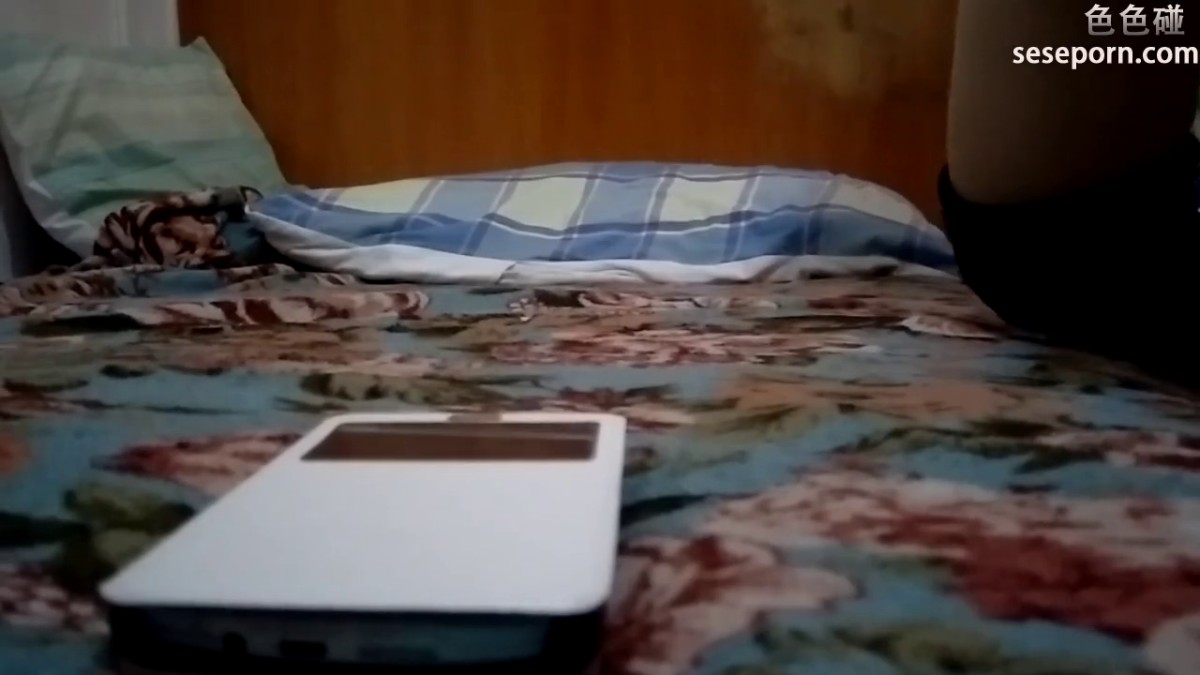 城中村嫖妓系列雨天坐在门口等客的肉丝短裙少妇啪啪时老公来电话了有点尴尬多角度拍摄