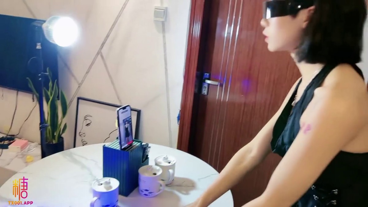 妖媚吸精美少女的变装计划▌宸荨樱桃▌黑丝光剑变身欲火一触即发 极致享受肉棒冲撞蜜穴