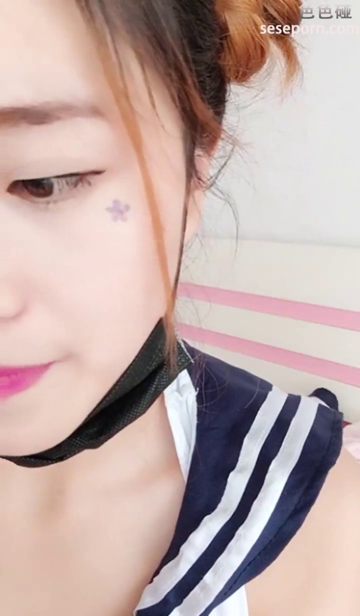 手机直播美女主播学生制服香蕉带套疯狂抽插自慰喜欢不要错过