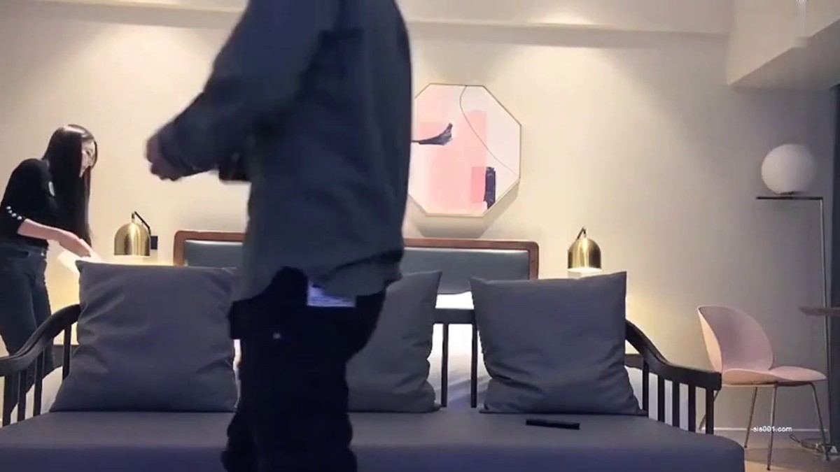 漂亮大奶少妇吃鸡啪啪 身材苗条 因小哥老是玩手机不够投入吵架了 不过吵归吵逼照操.