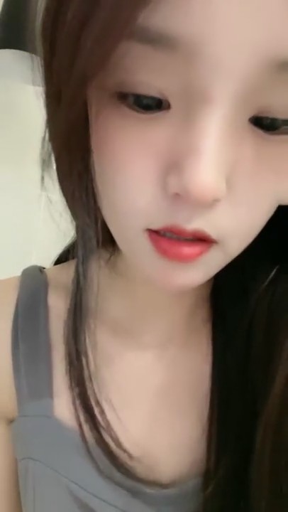 萝莉控的福音！一个字-嫩嫩嫩！无敌粉嫩的萝莉可爱小美眉【元气妹妹】突破自我！首次啪啪秀，精子射满嘴