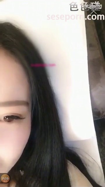 “给我找个长的好看一点的，不要大叔”高颜值美女主播真空按摩馆直播引诱技师小伙啪啪啪对白很精彩