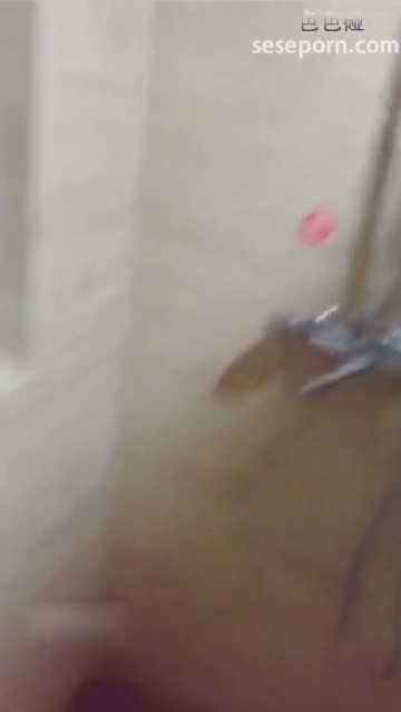 性感美骚少妇弄坏酒店蓬头 水电工来修理 故意脱落浴巾勾引求操 无套疯狂爆插 淫叫好爽 完美露脸 高清完整版