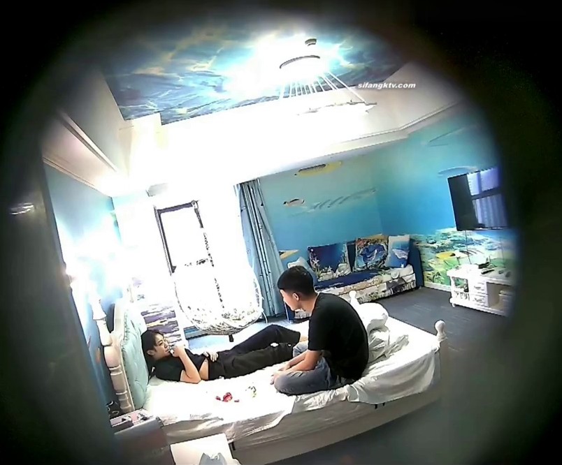 情趣酒店海洋主题套房偷拍多毛美女和男友各种花式做爱年纪不大还挺会玩得