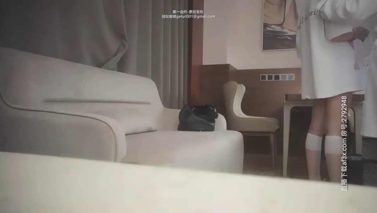 【AI高清画质2K修复】【横扫全国外围圈】高颜值可爱小萝莉，甜美乖巧邻家小妹妹，粉粉嫩嫩得被狂插得紧紧抓住床单