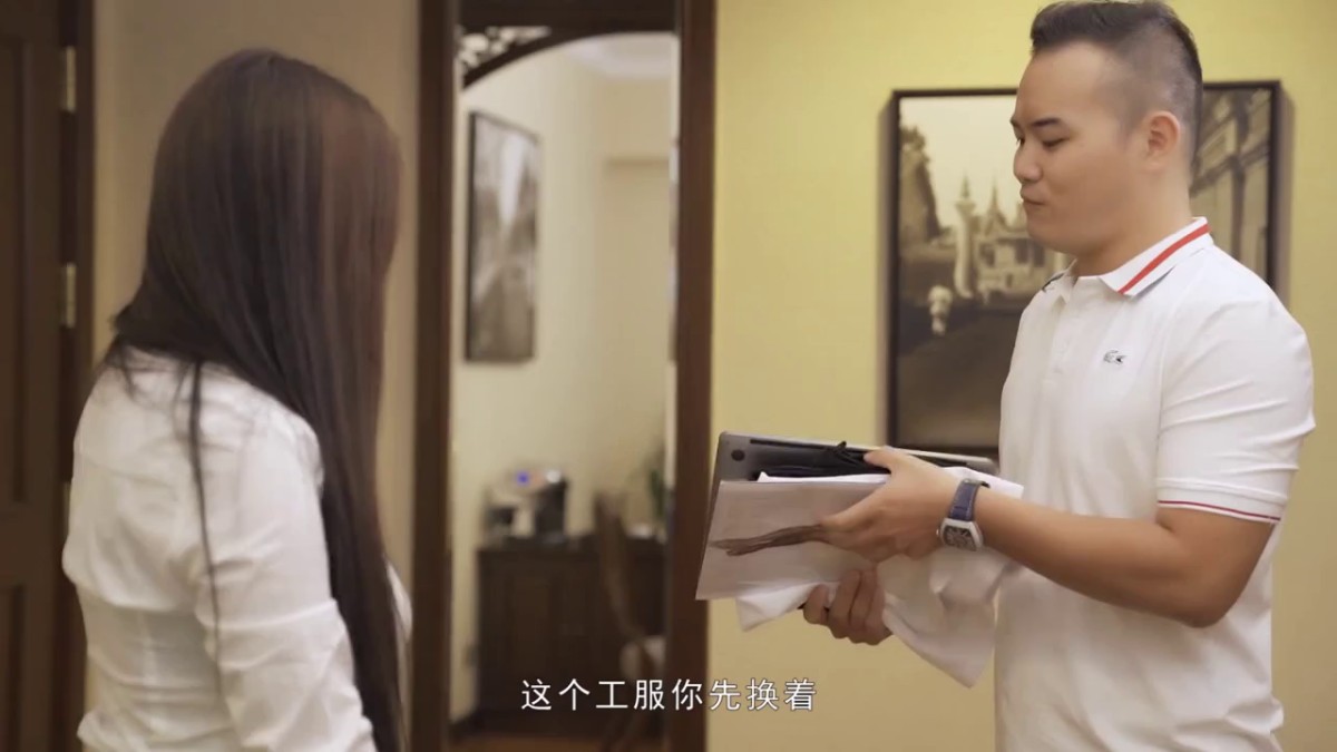 最新果冻传媒国产AV巨制-朋友妻可以骑 同学失业请求照顾巨乳老婆 没忍住给她操了 没想到还是蝴蝶逼  高清1080P原版