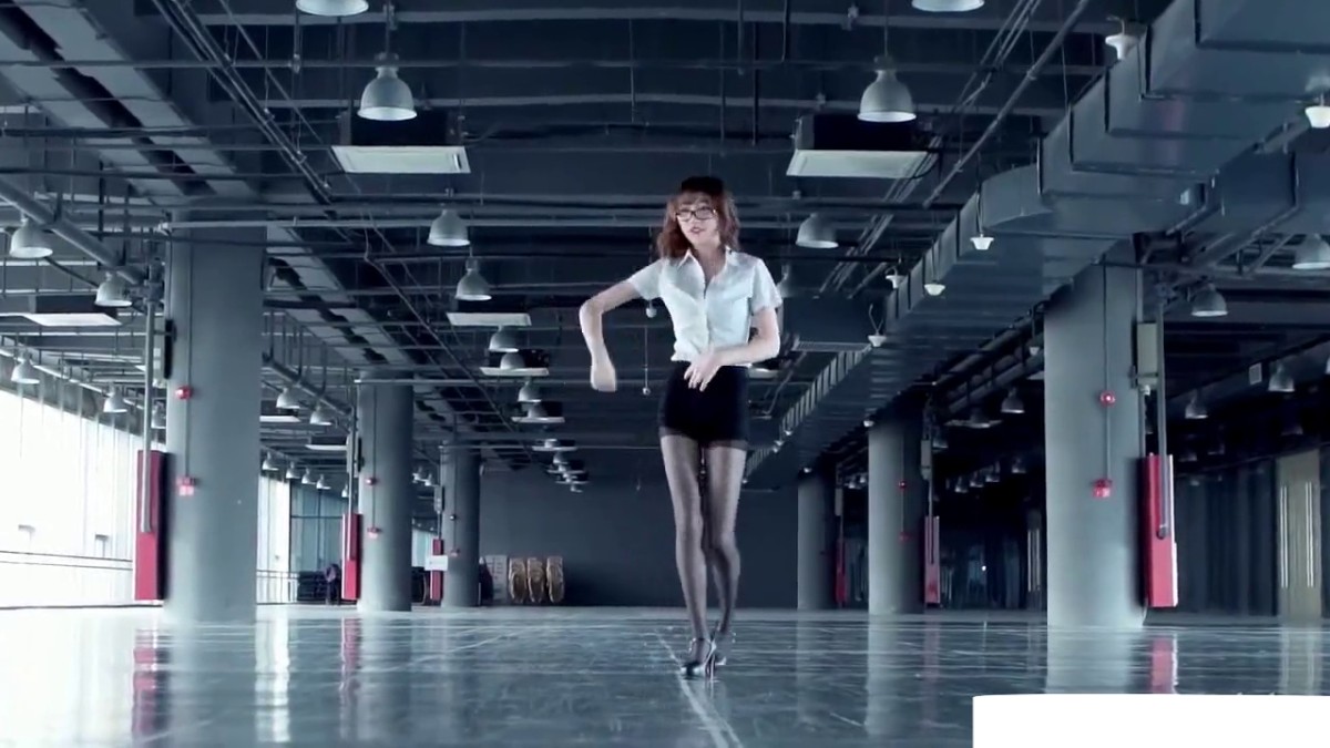 最新B站舞蹈区PMV剪辑同衣服异类撞衫 你B的罪状几乎全跟『性』有关 台上女神 胯下母狗 完美劲爆插篇 高清720P版