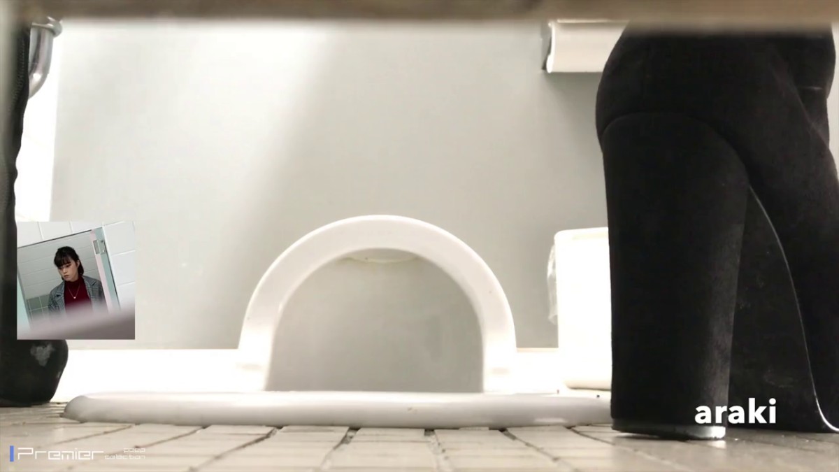 坑神潜入艺术学院表演系女卫生间多角度同步露脸偸拍浑圆细嫩的大美臀太诱人全是漂亮妹子人美B也靓