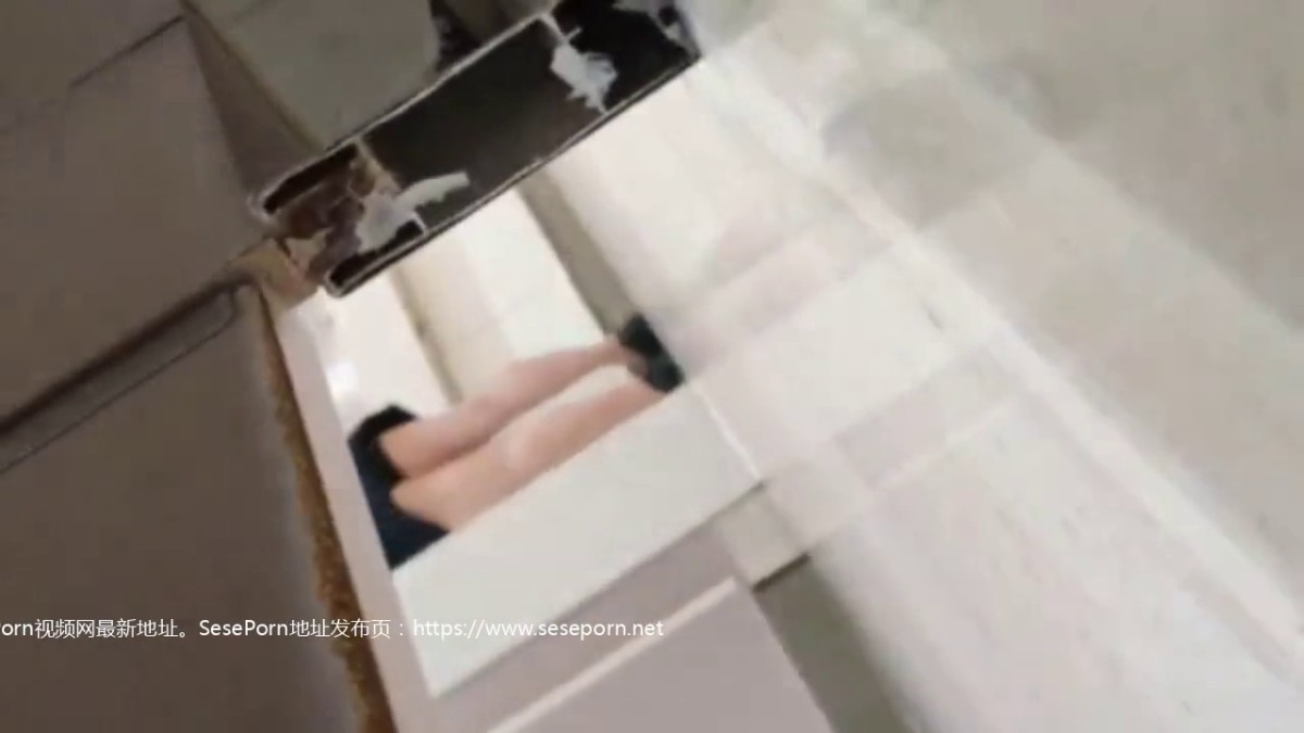 牛人超近距离贴B拍多位少妇的极品美鲍