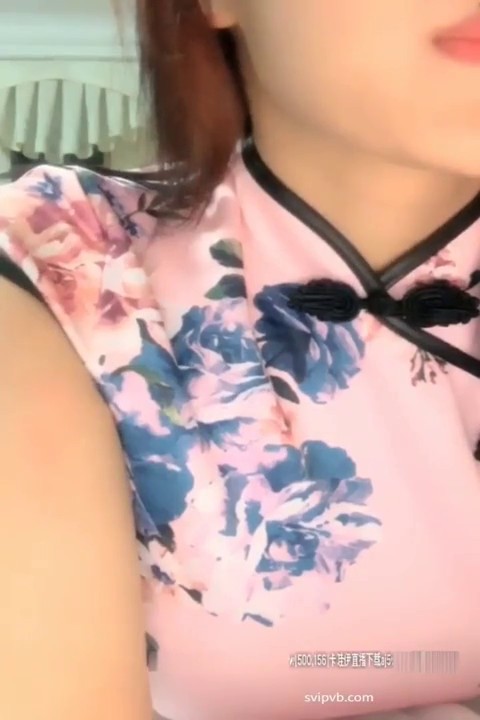 奶子很漂亮的旗袍少妇去盲人按摩院勾引刨牙男技师啪啪真羡慕盲人大叔有免费逼草