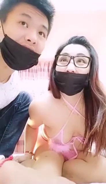 对白精彩淫荡风骚眼镜熟女妈妈与干儿子淫乱直播吊钟大奶妈妈是真的骚被无套爆操高声浪叫说用力操我逼儿子