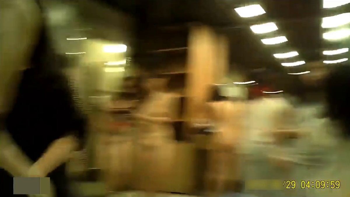 極品偷拍：身材各異的女性在公共浴室里的千姿百態