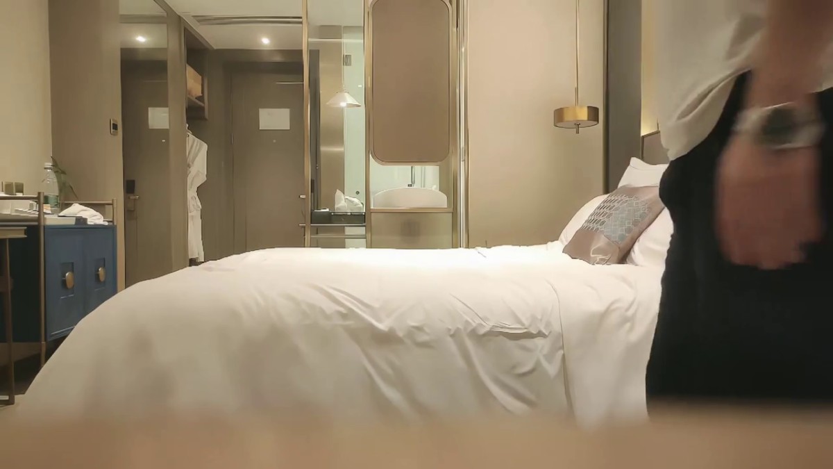 奶子很大风骚少妇梦然0106一多自慰大秀 跳蛋自慰棒一起用 很是淫荡