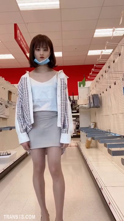 CD小薰   大胆刺激、露出风格，超市形形色色的老外交流声，好社牛呀！