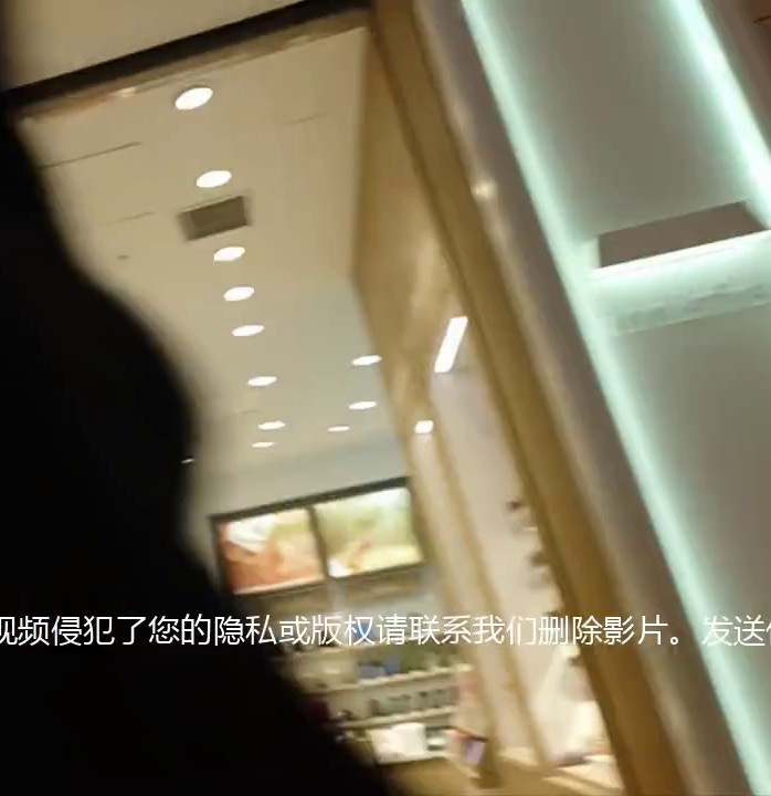 魔手 外购流出《撩裙、露毛、靓妹美少妇》高颜值丁字裤靓妹 丁字裤长毛毛美女。双cd极品二小妹