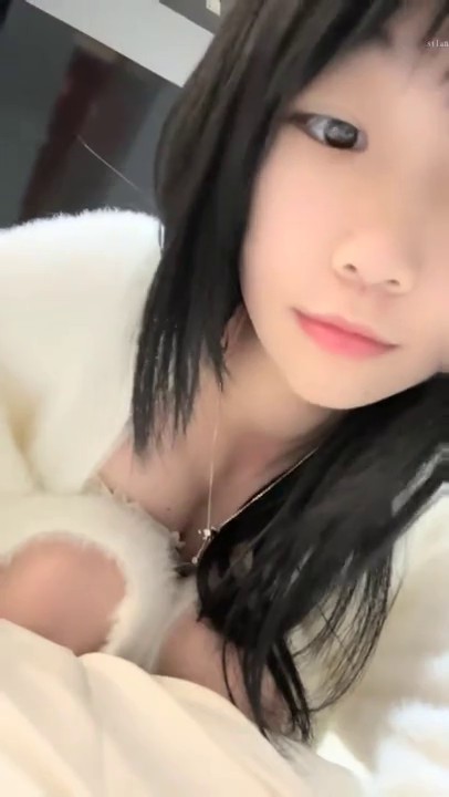 极品可爱小学妹【菲菲啊菲】高价，收费房，近距离，特写，呈现~不好好学习