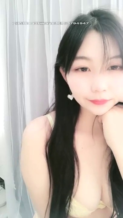 女D颜值不错肉肉身材大奶妹子自慰，慢慢脱掉露奶揉搓大黑牛震动抽插