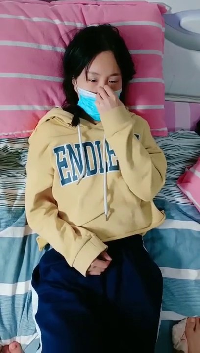 超长破处大神校园接学生妹 金钱挥霍无度为了请同学吃饭卖掉初夜有露脸，长像清甜美人胚子穿校服都有范