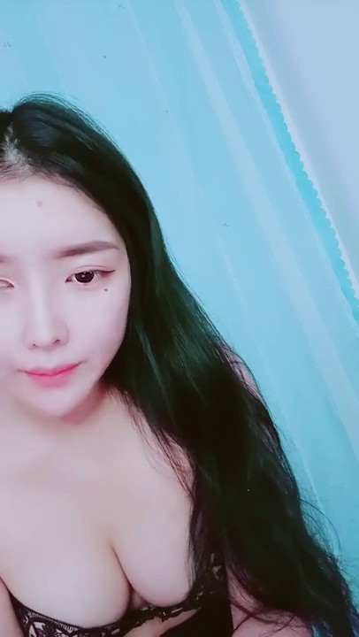 一颗泪痣极品美女 ！性感身材包臀裙 ！掰开小穴特写 ，假屌磨蹭插入 ，深插到底娇喘呻吟不断