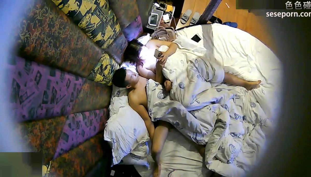 精品小旅馆偷拍体力不错的小伙和泡到的少妇偷情貌似说的是湖南话