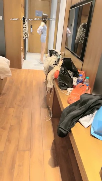 酒醒后姐妹双双齐发骚，【蕾丝少女探花】玉臀并排高耸，牡丹含露涓涓，柳腰玉股尽展现，风流郎轻担腿上肩