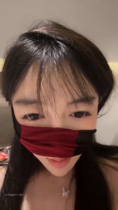 看了就想舔，极品一线天美鲍，【傲慢】，百分百网红级别，奶子又大又挺，那吱吱吱的淫水声配上嗲嗲的叫床