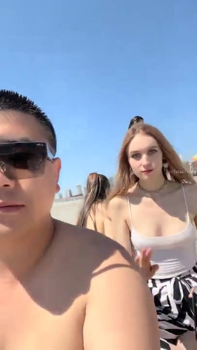 多年未见如此带劲！大神在俄罗斯吃的真香，一排顶级漂亮毛妹