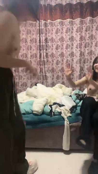 好几个小妹妹脱光光跳裸舞~【Gia少女】神魂颠倒画面壮观2