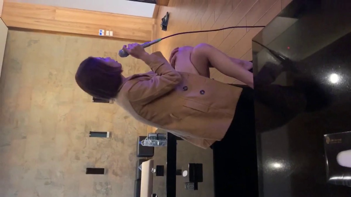 泄密流出过生日 请单位短发气质女同事唱K朋友走后把她留在包房里直接在里面开干1080P高清无水印