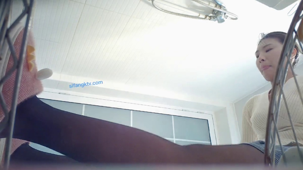 私房洗澡偷拍大神琦玉老师最新作品 收获原味黑丝《我的室友是三朵金花》No.4 沉浸式浴室偷拍