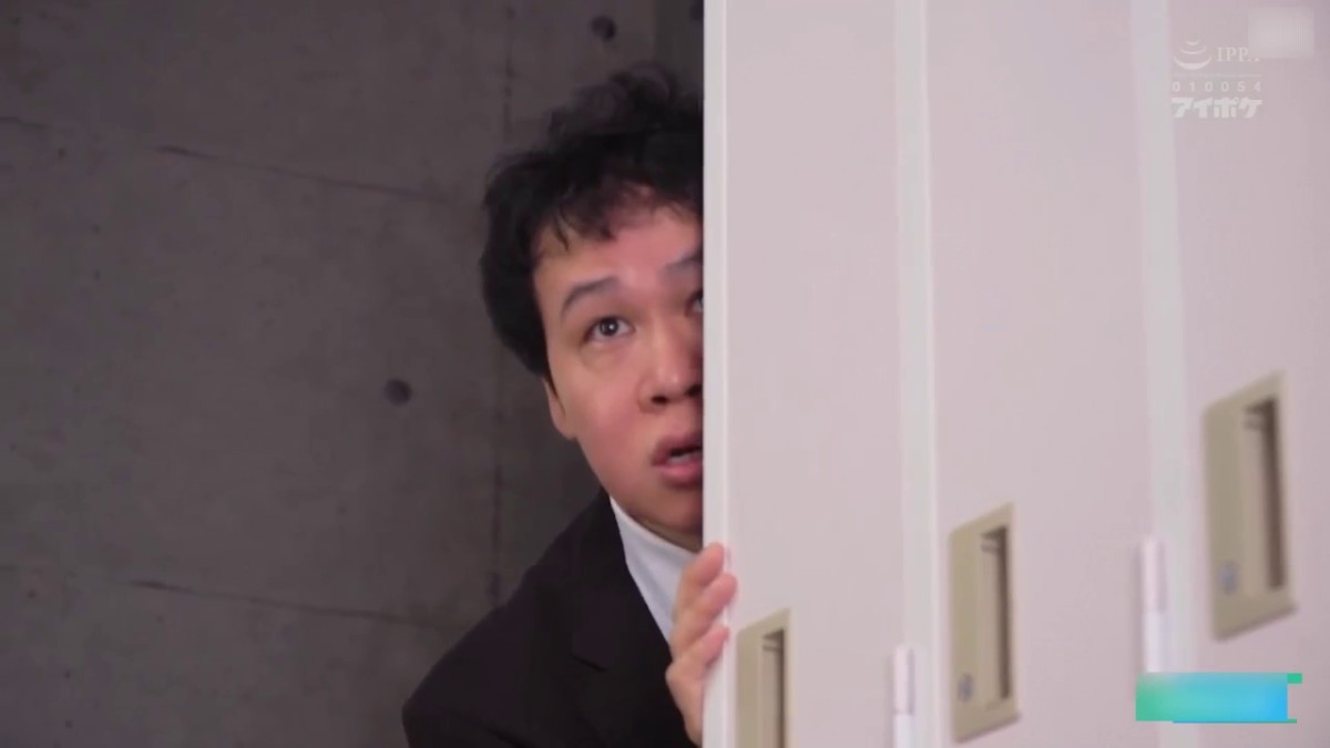 拥有超高人气的邻家美少女明里紬制服OL丝袜 有这么漂亮的女老师 楚楚可怜的样子