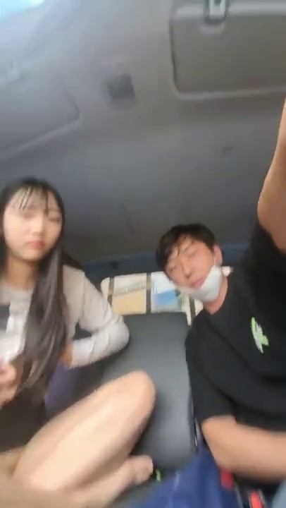 大神也不知用什么方法勾搭到各路漂亮嫩嫩的学生妹 给他口P2，尺度都这么大了 竟然不打炮，就舔撸，都是漂亮清纯的美眉