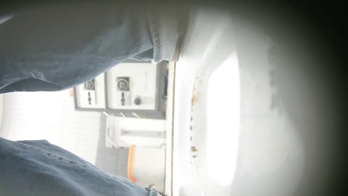 三月流出厕拍大神❤️写字楼女厕前后景双视角高清偷拍女同事尿尿无毛白虎PK毛茸茸眼镜妹