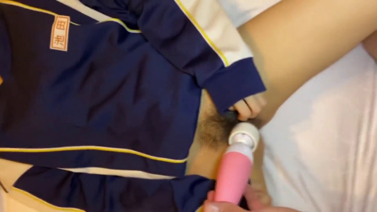 SHIROUTOZANMAI217HD1080P逛街遇到一个还穿着校服的可爱清纯萝莉，邀请她做兼职，先吃个麦当劳