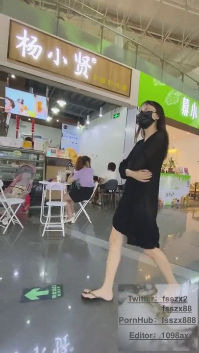 【重磅推荐】知名Twitter户外露出网红FSS冯珊珊真空超透逛商场 人前全身露出购买柠檬茶非常刺激